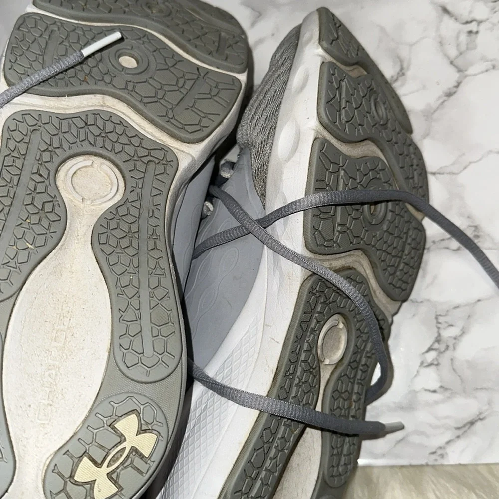 Under Armour Vantage Light Gray Athletic men’s Sneakers size 10